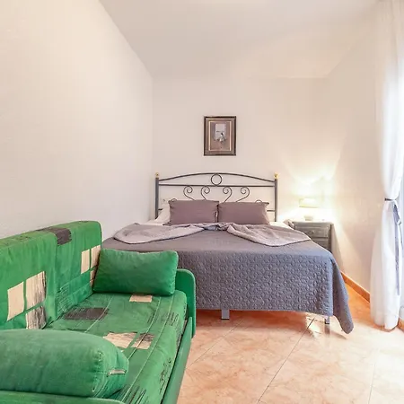 Awesome In With Wifi شقة تورّيفيِخا